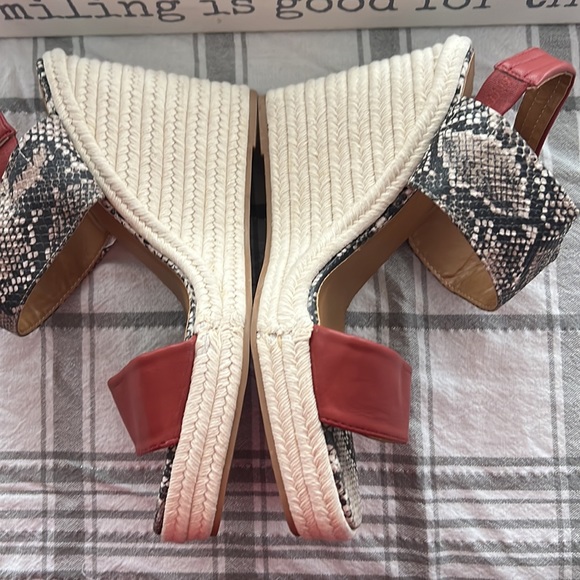 New woman’s wedges. Cute!! Sz 10 Qupid - Picture 3 of 7